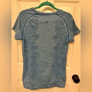 Lululemon short sleeved Swifty Lace Beaming Blue size 12